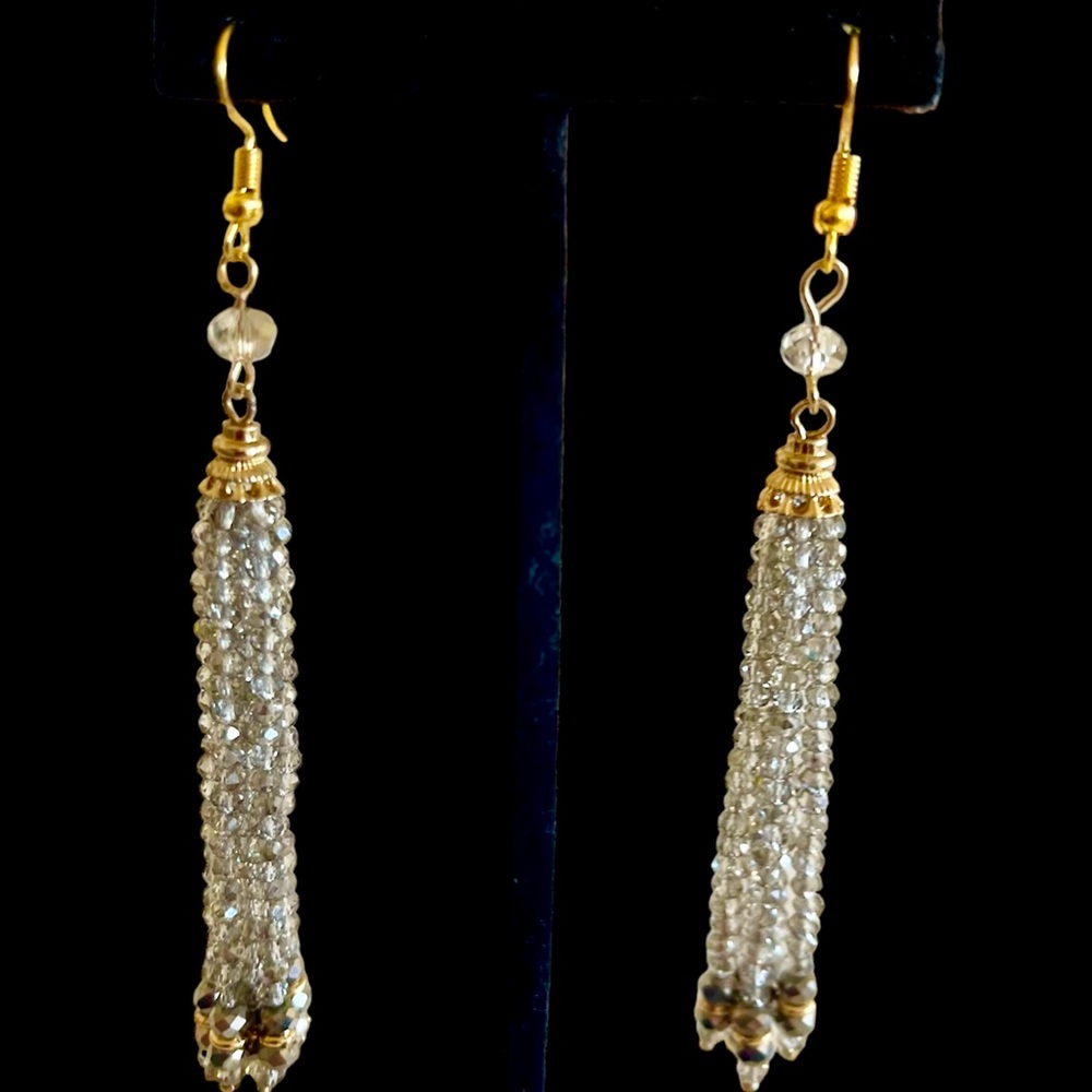 BOUTIQUE ITEM- STUNNING GRAY BEADED DROP EARRINGS WITH GOLD TONE ACCENTS